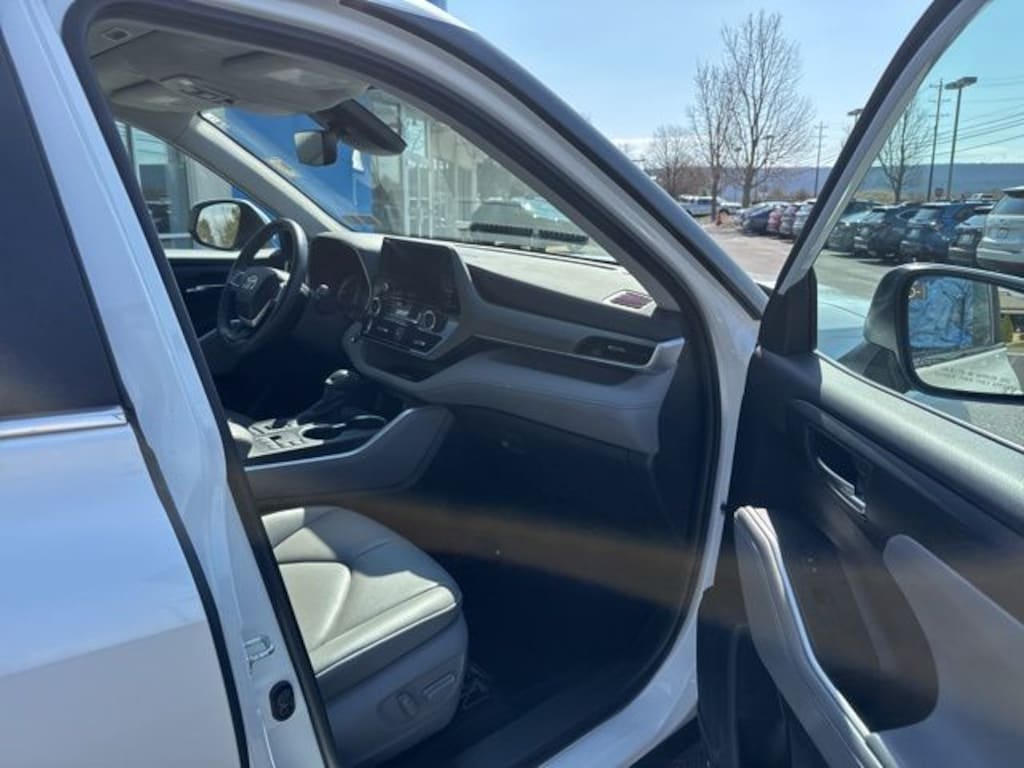 Used 2023 Toyota Highlander XLE SUV
