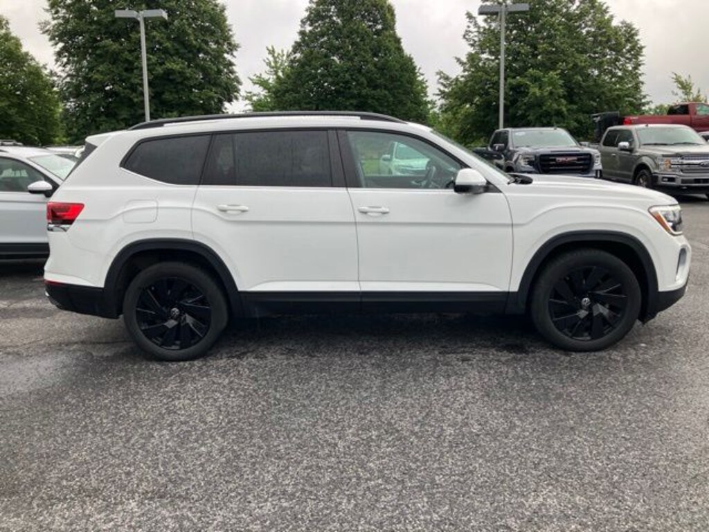 Used 2024 Volkswagen Atlas 2.0T SE w/Technology SUV