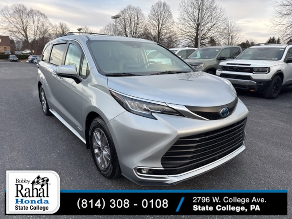 Used 2021 Toyota Sienna XLE Minivan/Van