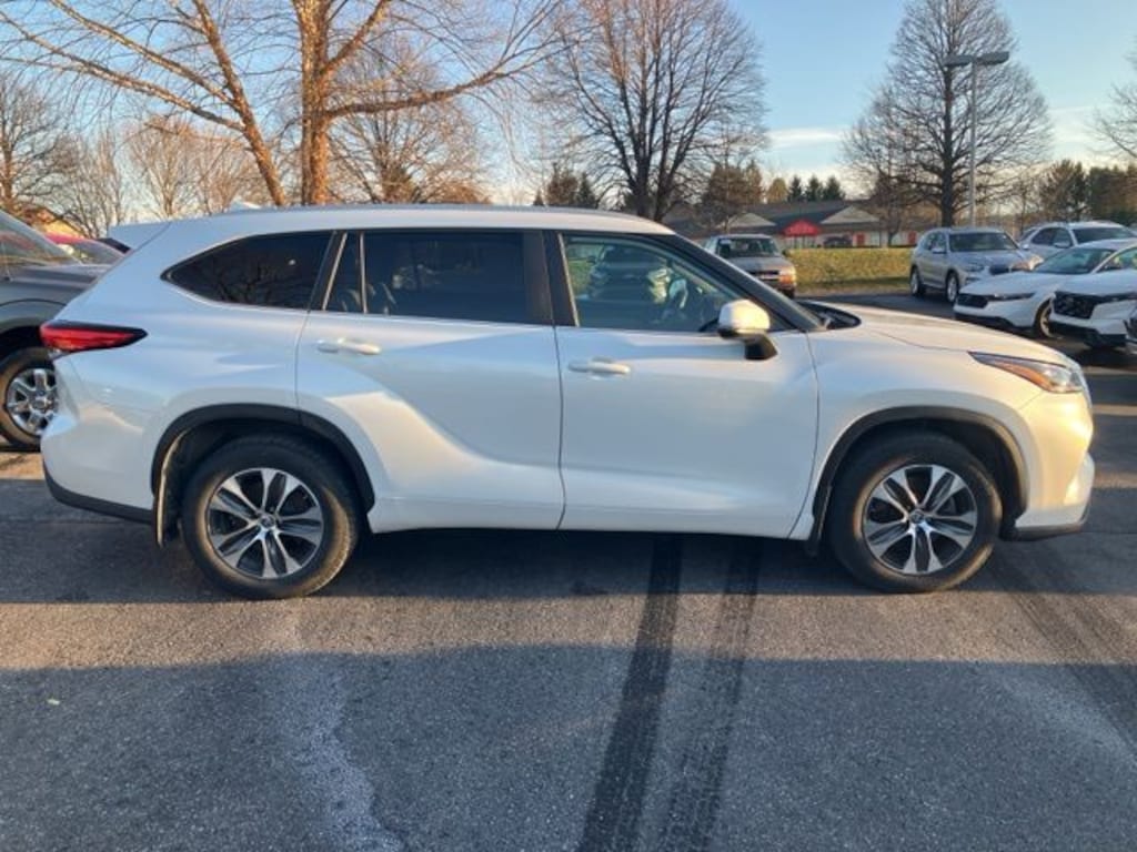 Used 2023 Toyota Highlander XLE SUV