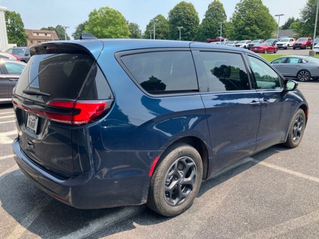 Used 2024 Chrysler Pacifica Hybrid Select S Appearance Minivan/Van