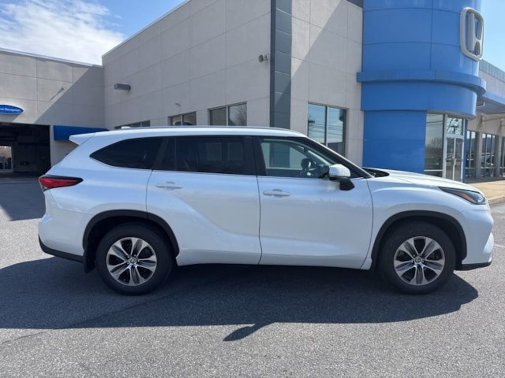 Used 2023 Toyota Highlander XLE SUV