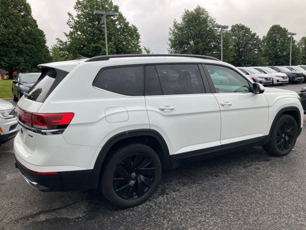 Used 2024 Volkswagen Atlas 2.0T SE w/Technology SUV