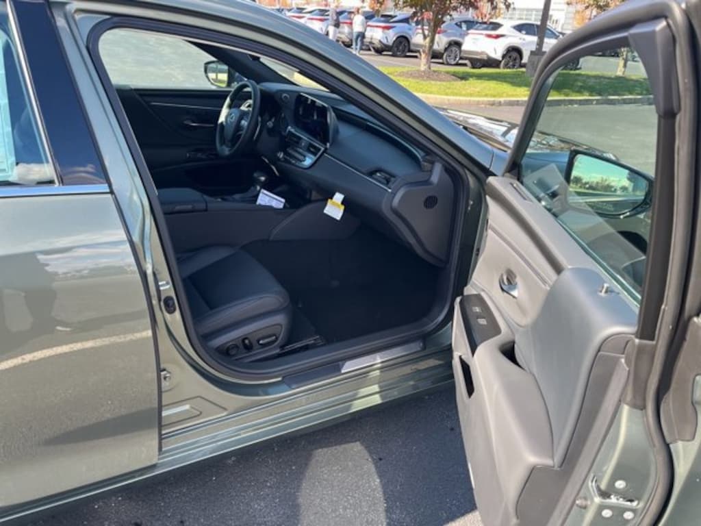 New 2025 Lexus ES 350 SEDAN