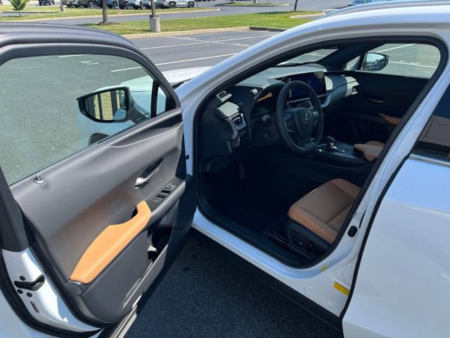 2026 Lexus UX Hybrid 300h Premium - Photo 13