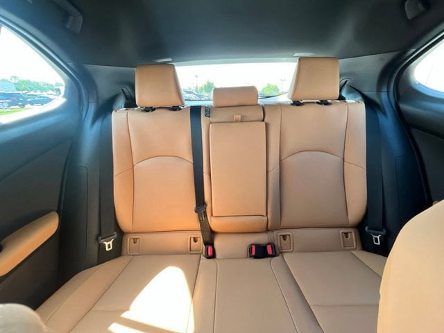 2026 Lexus UX Hybrid 300h Premium - Photo 8