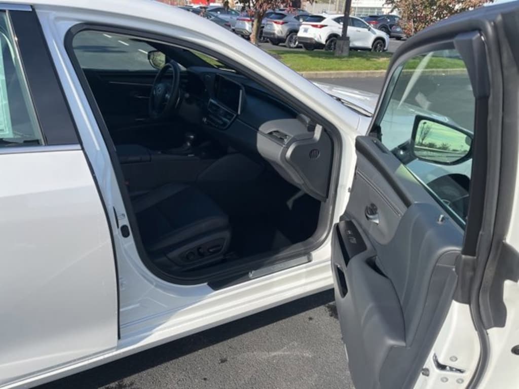 New 2025 Lexus ES 350 SEDAN