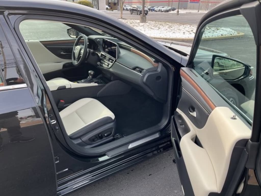 New 2025 Lexus ES 350 4-DOOR SEDAN