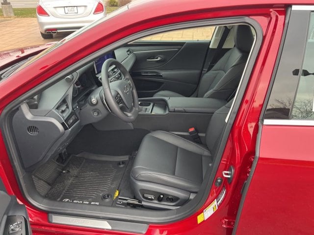 2025 Lexus ES 350 - Photo 14