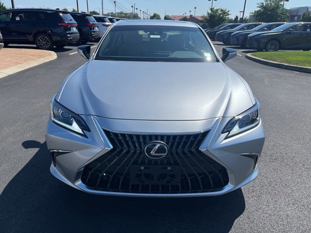 2025 Lexus ES 300h Premium photo 2