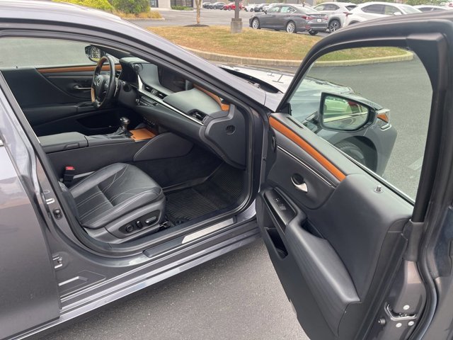 2020 Lexus ES 350 Luxury photo 4