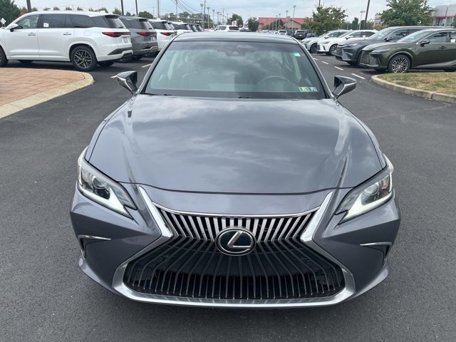 2020 Lexus ES 350 Luxury photo 2