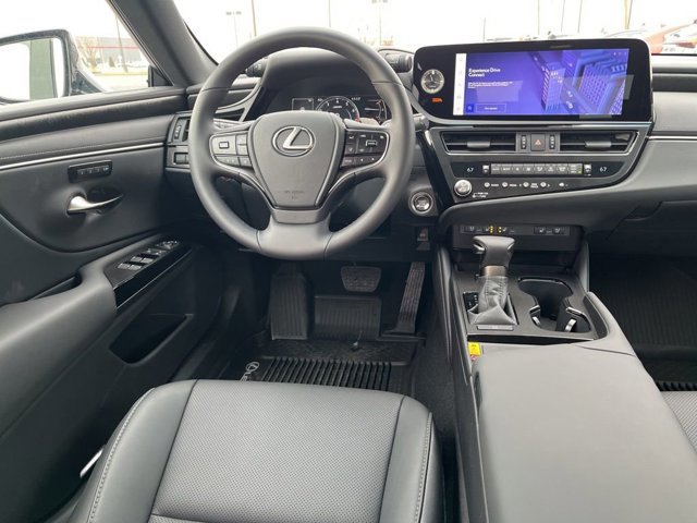 2025 Lexus ES 350 - Photo 15
