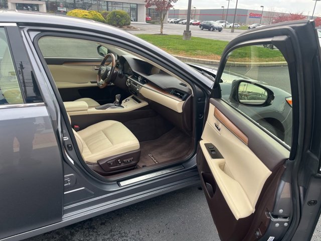 2016 Lexus ES 350 photo 2