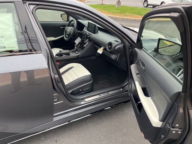 2025 Lexus IS 350 F SPORT AWD photo 4