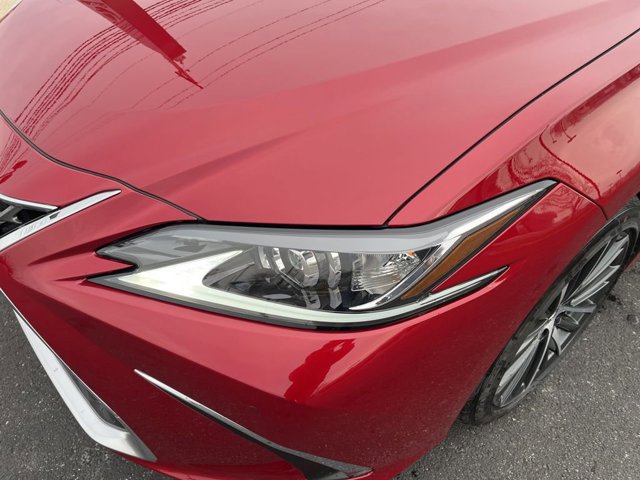 2025 Lexus ES 350 - Photo 18