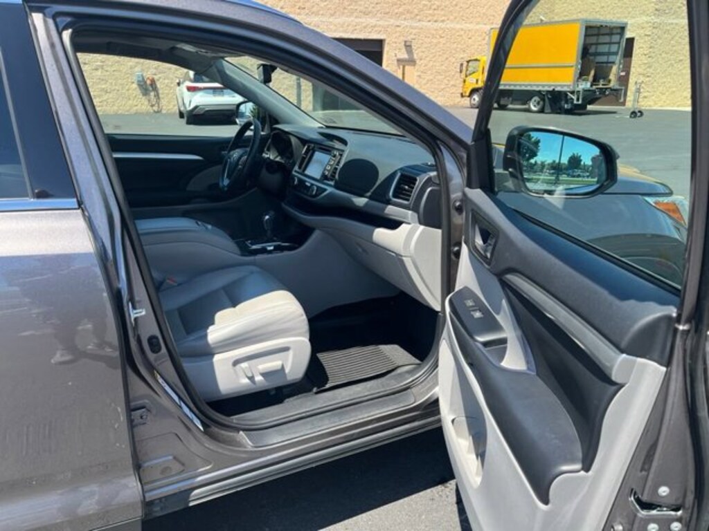 Used 2019 Toyota Highlander XLE