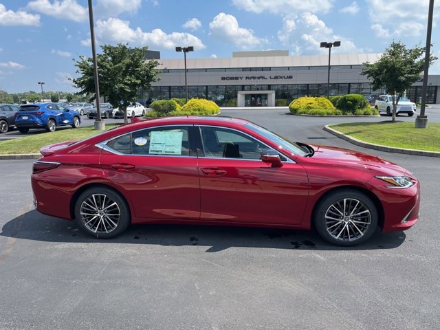 2025 Lexus ES 300h photo 3