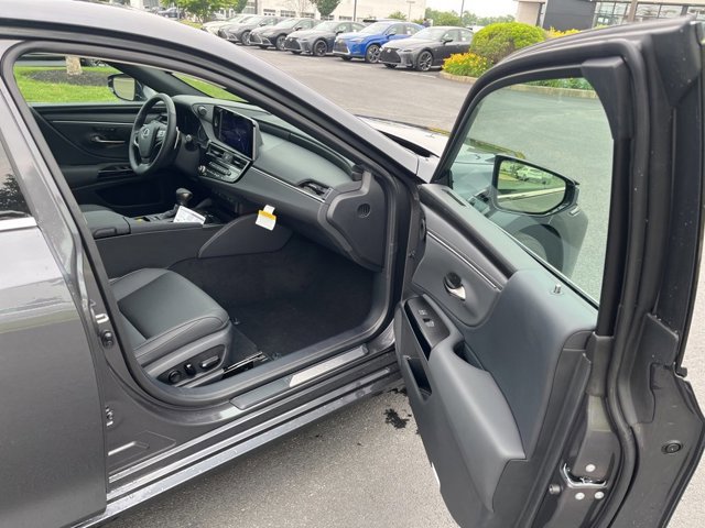 2025 Lexus ES 300h Premium photo 4