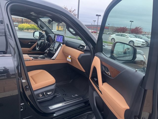2025 Lexus LX 600 Luxury photo 4