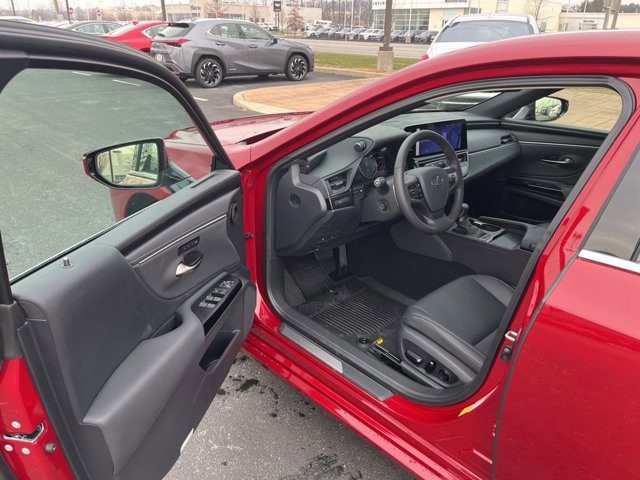 2025 Lexus ES 350 - Photo 13