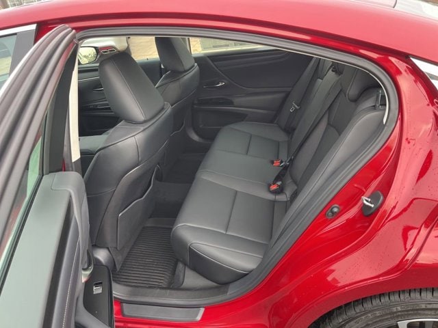 2025 Lexus ES 350 - Photo 12