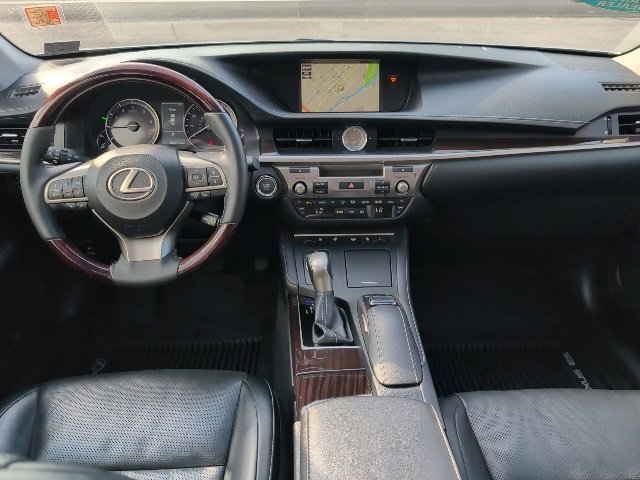 2017 Lexus ES 350 Luxury photo 4