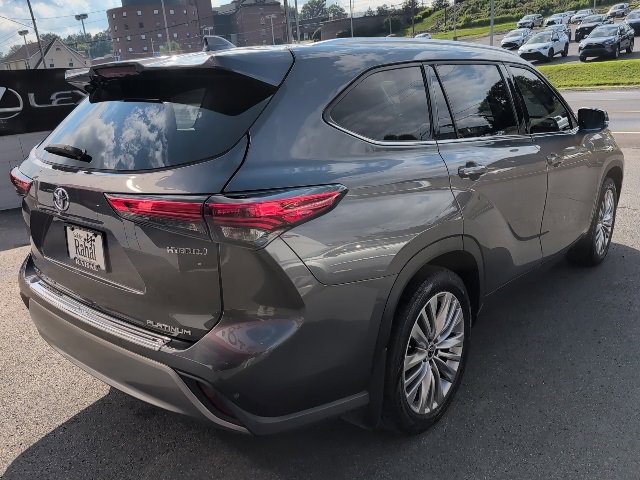 2022 Toyota Highlander Hybrid Platinum photo 2