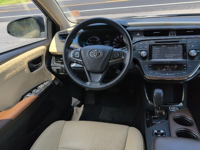 2016 Toyota Avalon Hybrid XLE Premium photo 3