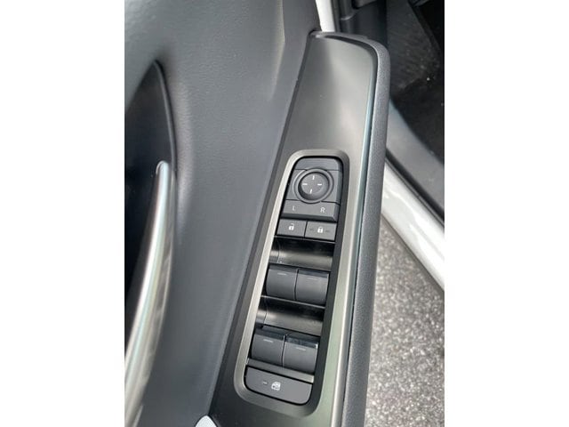 2025 Lexus UX - Photo 13