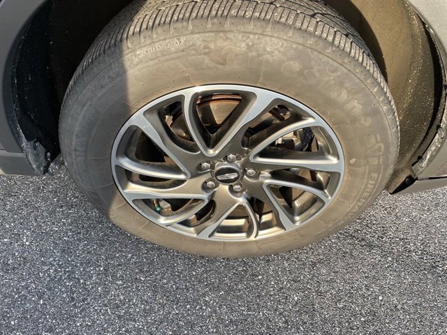 2021 Lincoln Corsair Standard photo 4