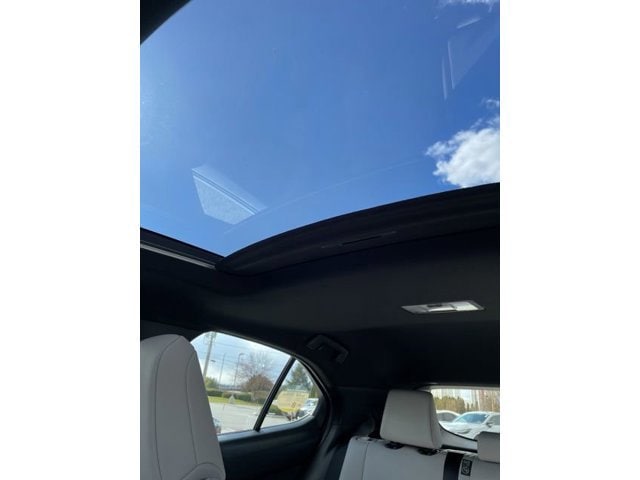 2025 Lexus UX - Photo 23