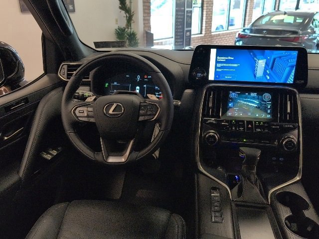 2025 Lexus LX 600 Luxury photo 3