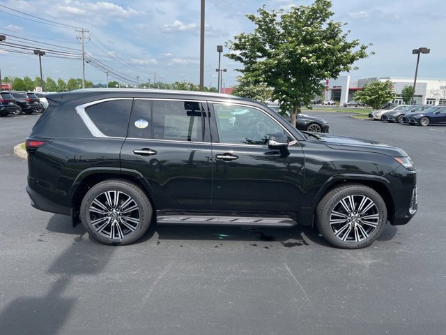 2025 Lexus LX 600 Luxury photo 3