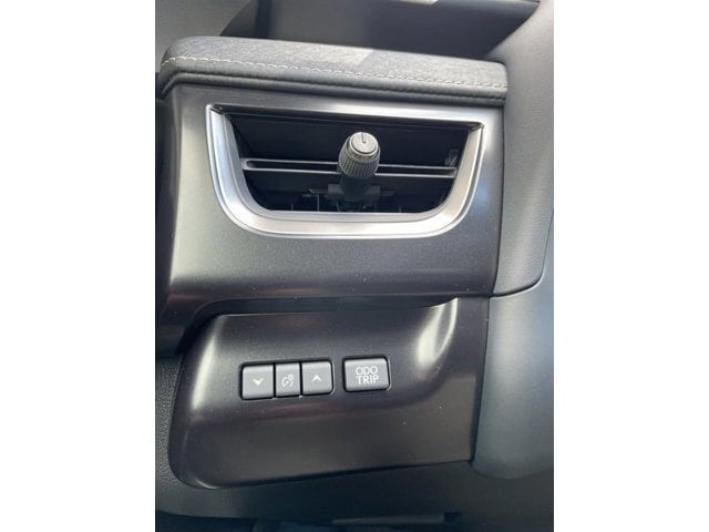 2025 Lexus UX - Photo 18