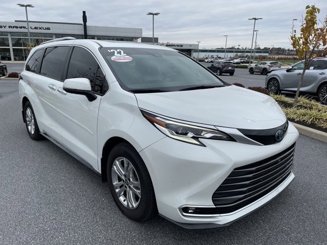 2022 Toyota Sienna Platinum photo 3