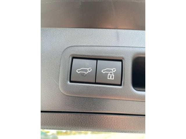 2025 Lexus UX - Photo 11