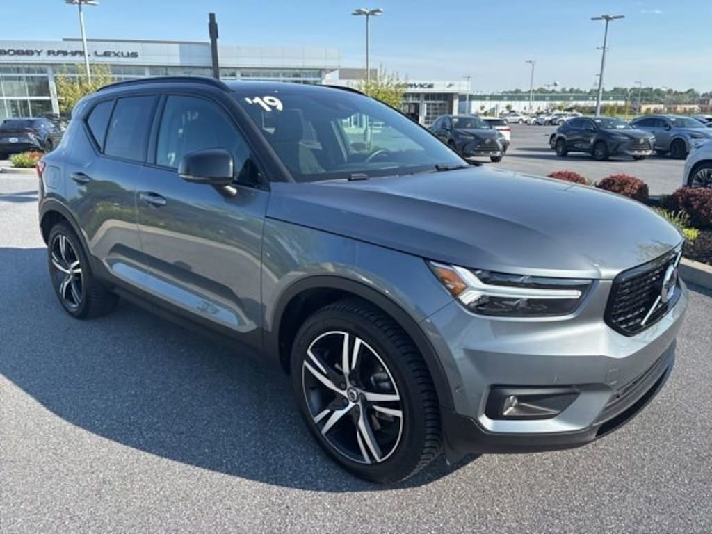 Used 2019 Volvo XC40 R-Design