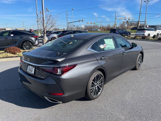 2025 Lexus ES 350 - Photo 6