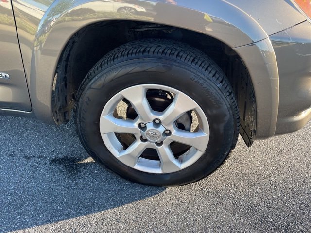 2009 Toyota RAV4 Limited photo 3