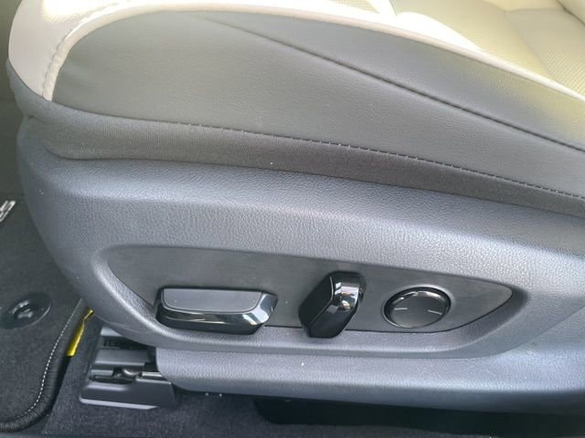 2025 Lexus ES 350 - Photo 13