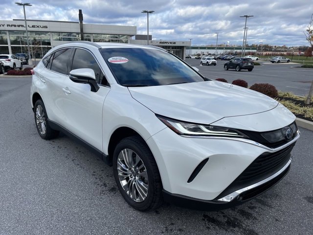 2024 Toyota Venza XLE photo 3