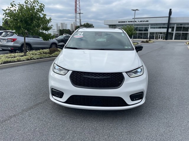 2024 Chrysler Pacifica Limited photo 2