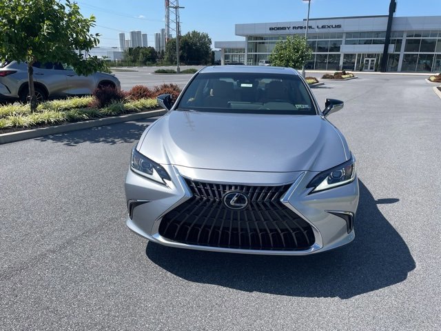 2025 Lexus ES 300h Premium photo 2