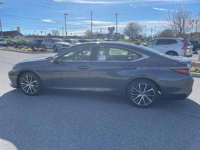 2025 Lexus ES 350 - Photo 9