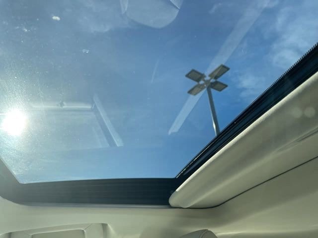 2025 Lexus ES 350 - Photo 21