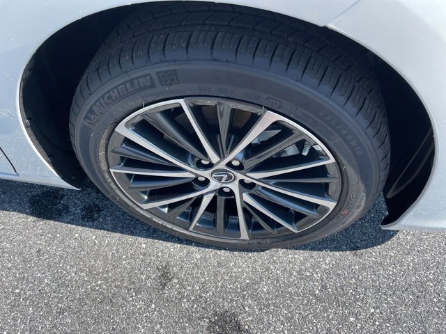 2025 Lexus ES 300h Premium photo 4