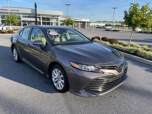 2020 Toyota Camry LE photo 3