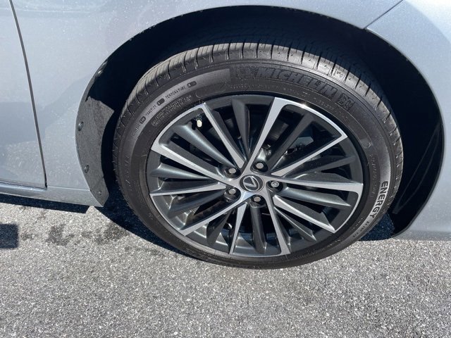 2025 Lexus ES 300h Premium photo 4