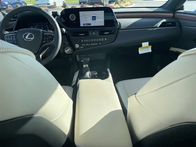 2025 Lexus ES 350 - Photo 11